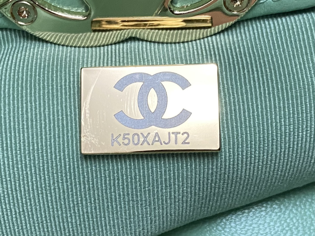 CHANEL  SHOPPING BAG Shiny Lambskin & Gold-Tone Metal Light green 35x39x8cm