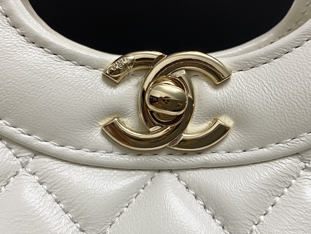 CHANEL MINI SHOPPING BAG Shiny Lambskin & Gold-Tone Metal 22x23x5.5cm