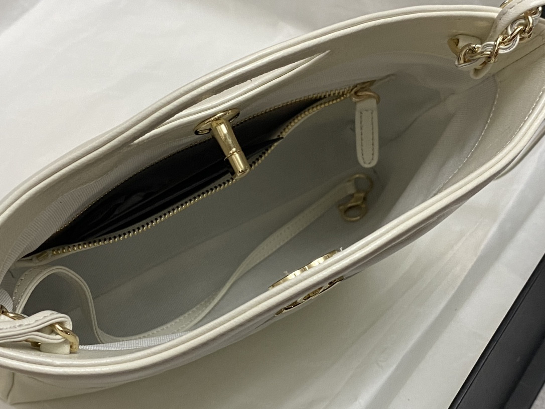 CHANEL MINI SHOPPING BAG Shiny Lambskin & Gold-Tone Metal 22x23x5.5cm