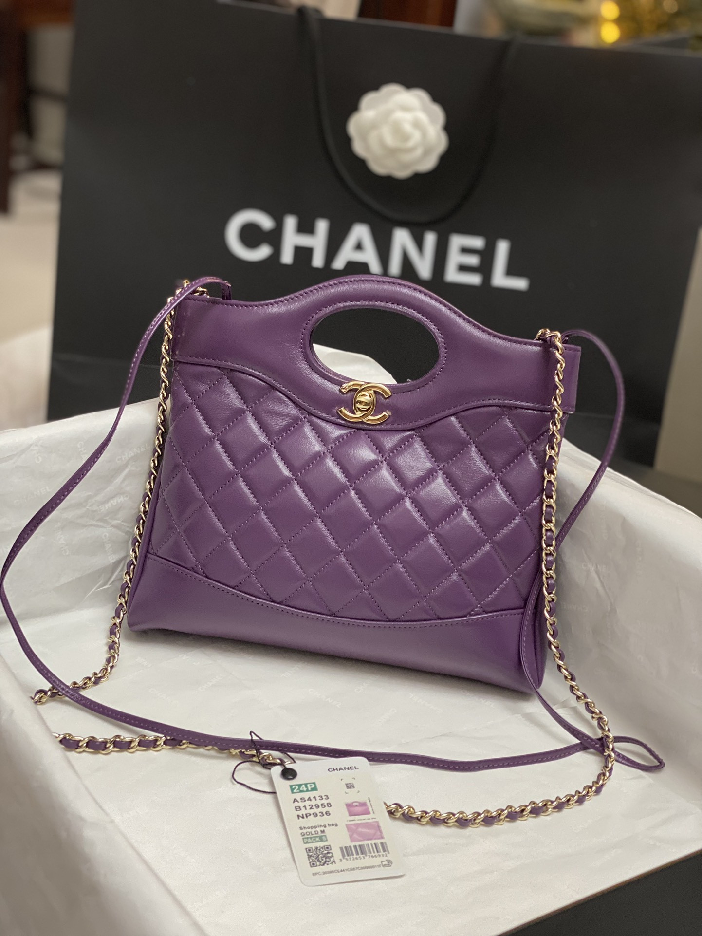 CHANEL MINI SHOPPING BAG Shiny Lambskin & Gold-Tone Metal 22x23x5.5cm