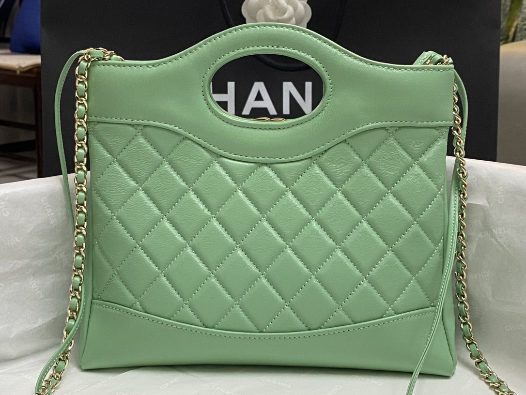 CHANEL MINI SHOPPING BAG Shiny Lambskin & Gold-Tone Metal Light green 22x23x5.5cm