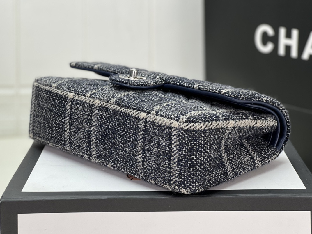 CHANEL CLASSIC 11.12 HANDBAG Tweed & Silver-Tone Metal  6 × 9.9 × 2.5 in