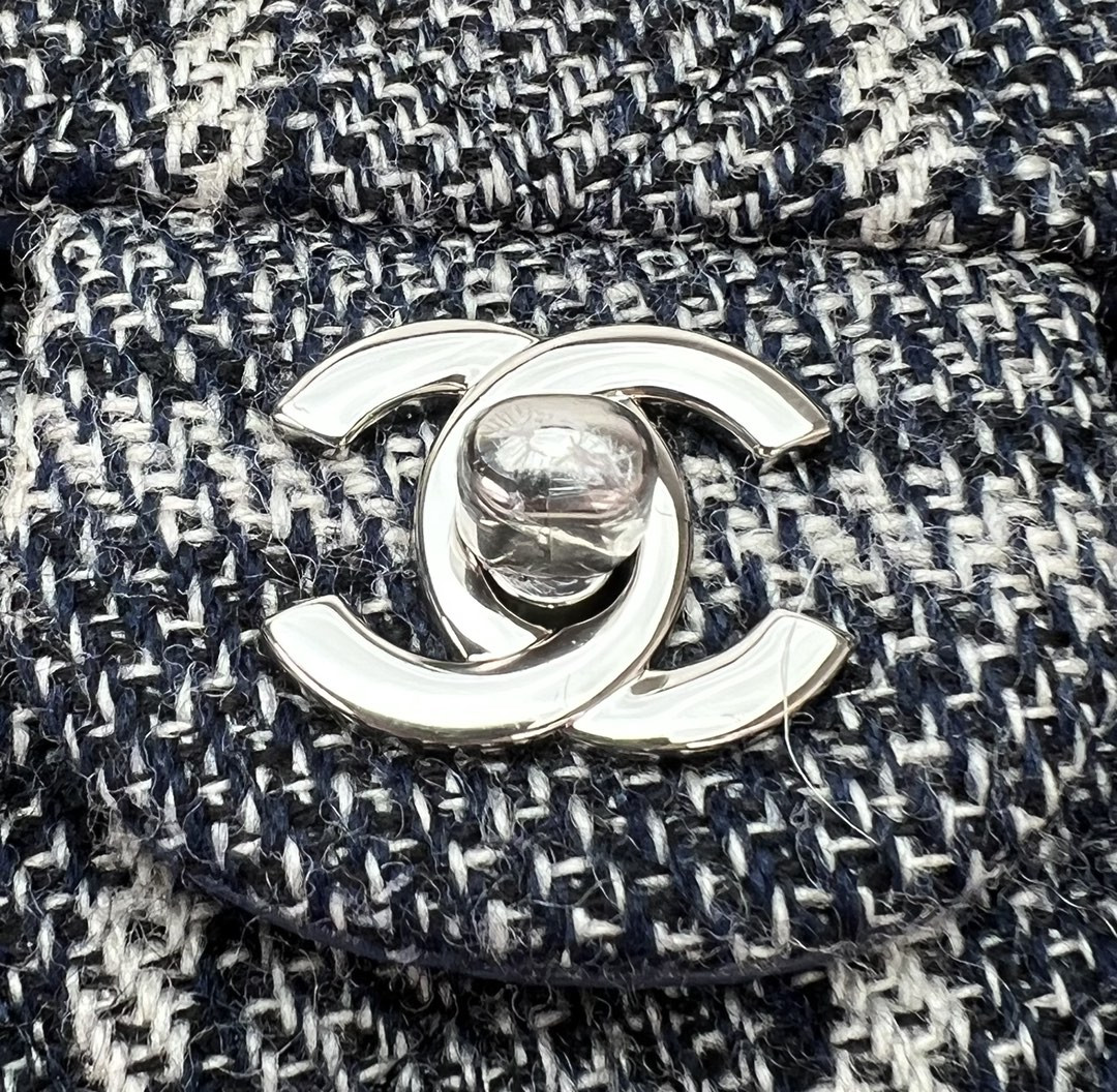 CHANEL CLASSIC 11.12 HANDBAG Tweed & Silver-Tone Metal  6 × 9.9 × 2.5 in