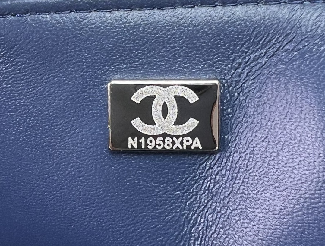 CHANEL CLASSIC 11.12 HANDBAG Tweed & Silver-Tone Metal  6 × 9.9 × 2.5 in