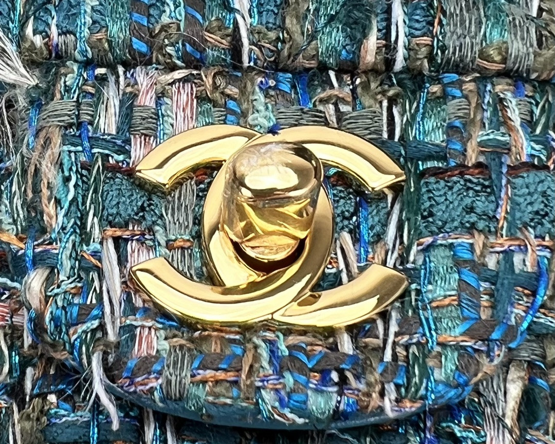 CHANEL CLASSIC 11.12 HANDBAG Tweed & Gold-Tone Metal   6 × 9.9 × 2.5 in