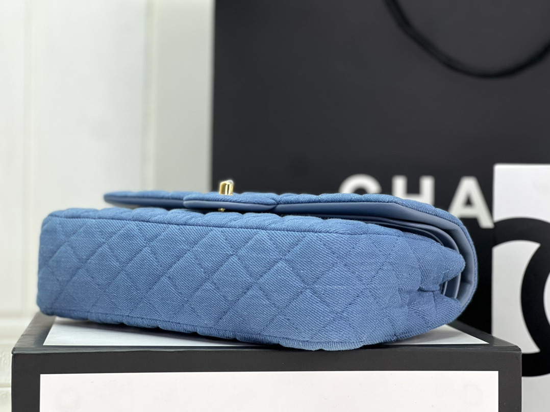 CHANEL CLASSIC 11.12 HANDBAG Tweed & Gold-Tone Metal  6 × 9.9 × 2.5 in