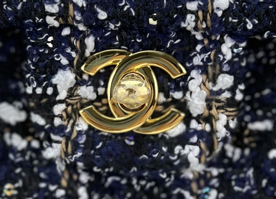 CHANEL CLASSIC 11.12 HANDBAG Tweed & Gold-Tone Metal   6 × 9.9 × 2.5 in