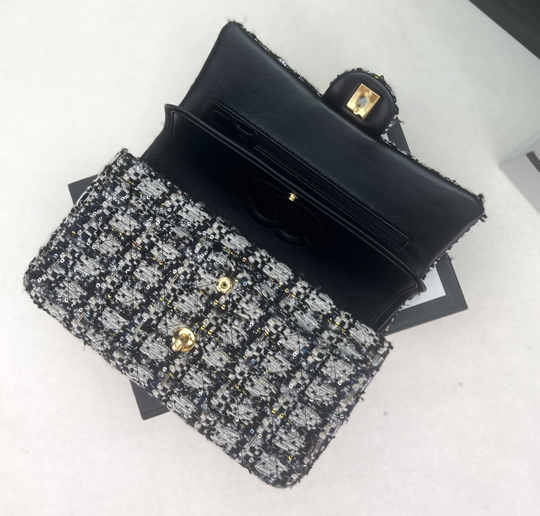 CHANEL CLASSIC 11.12 HANDBAG Tweed & Gold-Tone Metal   6 × 9.9 × 2.5 in