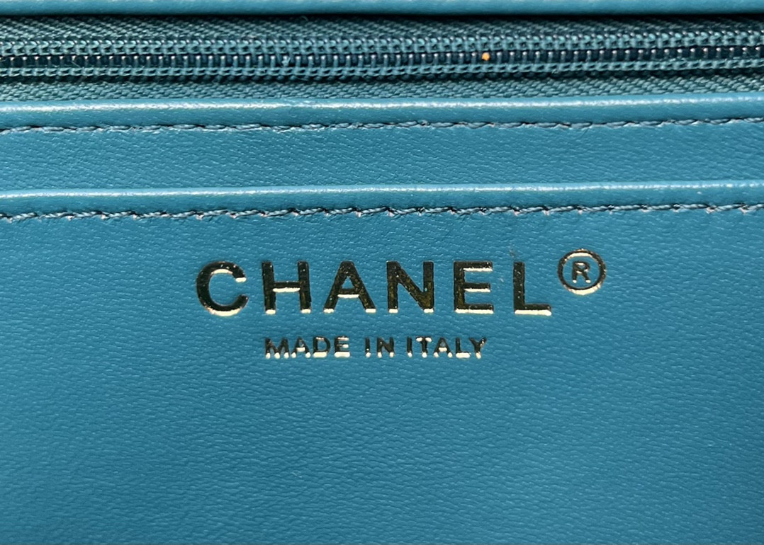 CHANEL MINI CLASSIC 11.12 HANDBAG Tweed & Gold-Tone Metal 4.7 × 7.8 × 2.3 in