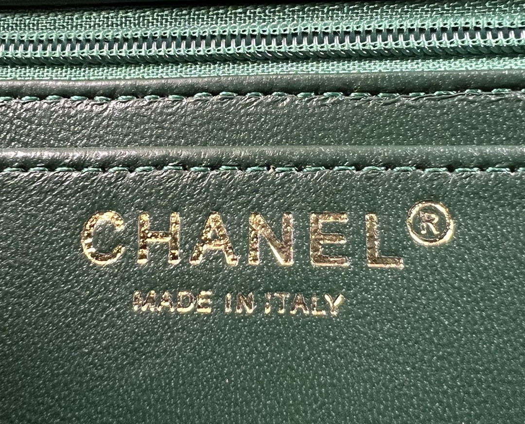 CHANEL MINI CLASSIC 11.12 HANDBAG Tweed & Gold-Tone Metal 4.7 × 7.8 × 2.3 in