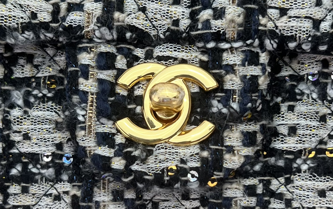 CHANEL MINI CLASSIC 11.12 HANDBAG Tweed & Gold-Tone Metal 4.7 × 7.8 × 2.3 in