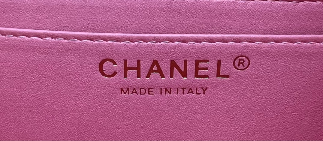 CHANEL MINI CLASSIC 11.12 HANDBAG Tweed & Gold-Tone Metal 4.7 × 7.8 × 2.3 in