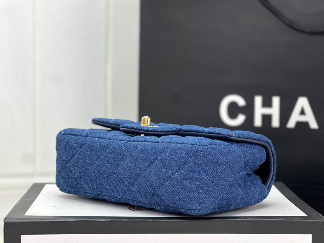 CHANEL MINI CLASSIC 11.12 HANDBAG Tweed & Gold-Tone Metal 4.7 × 7.8 × 2.3 in