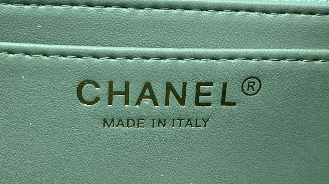 CHANEL MINI CLASSIC 11.12 HANDBAG Tweed & Gold-Tone Metal 4.7 × 7.8 × 2.3 in