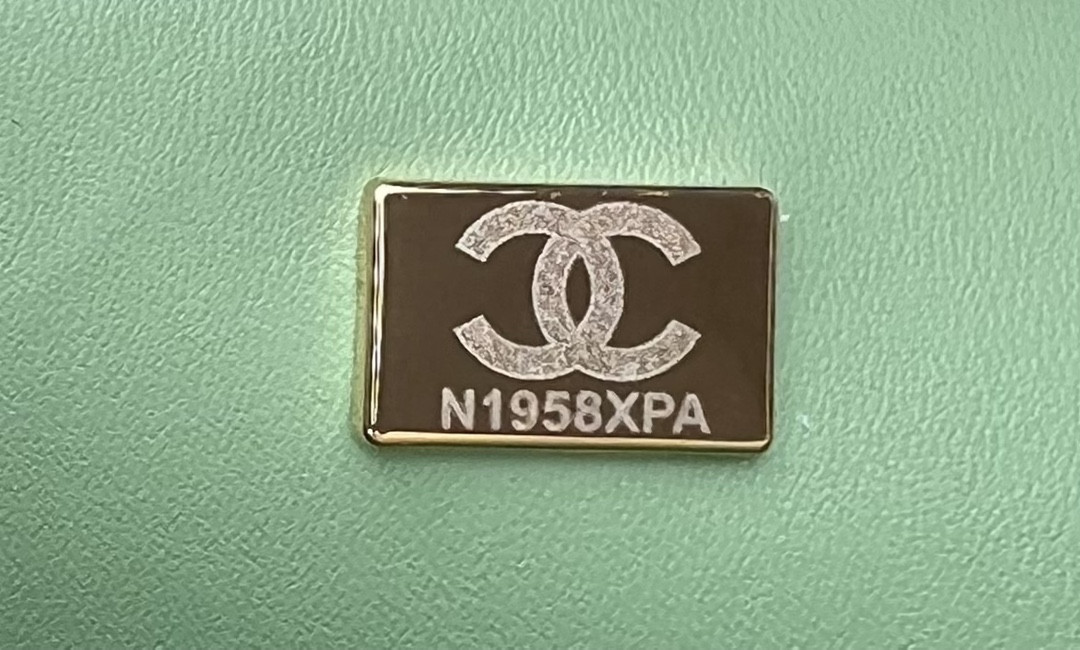 CHANEL MINI CLASSIC 11.12 HANDBAG Tweed & Gold-Tone Metal 4.7 × 7.8 × 2.3 in