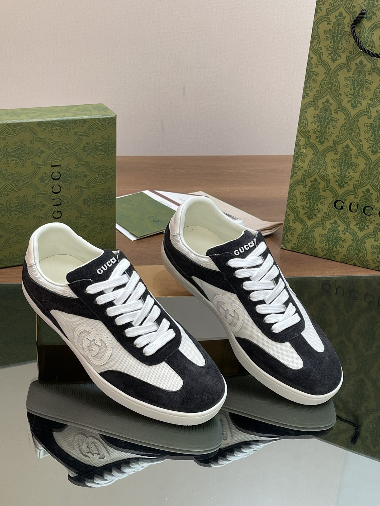 UA GUCCI INTERLOCKING G SNEAKER Black and White