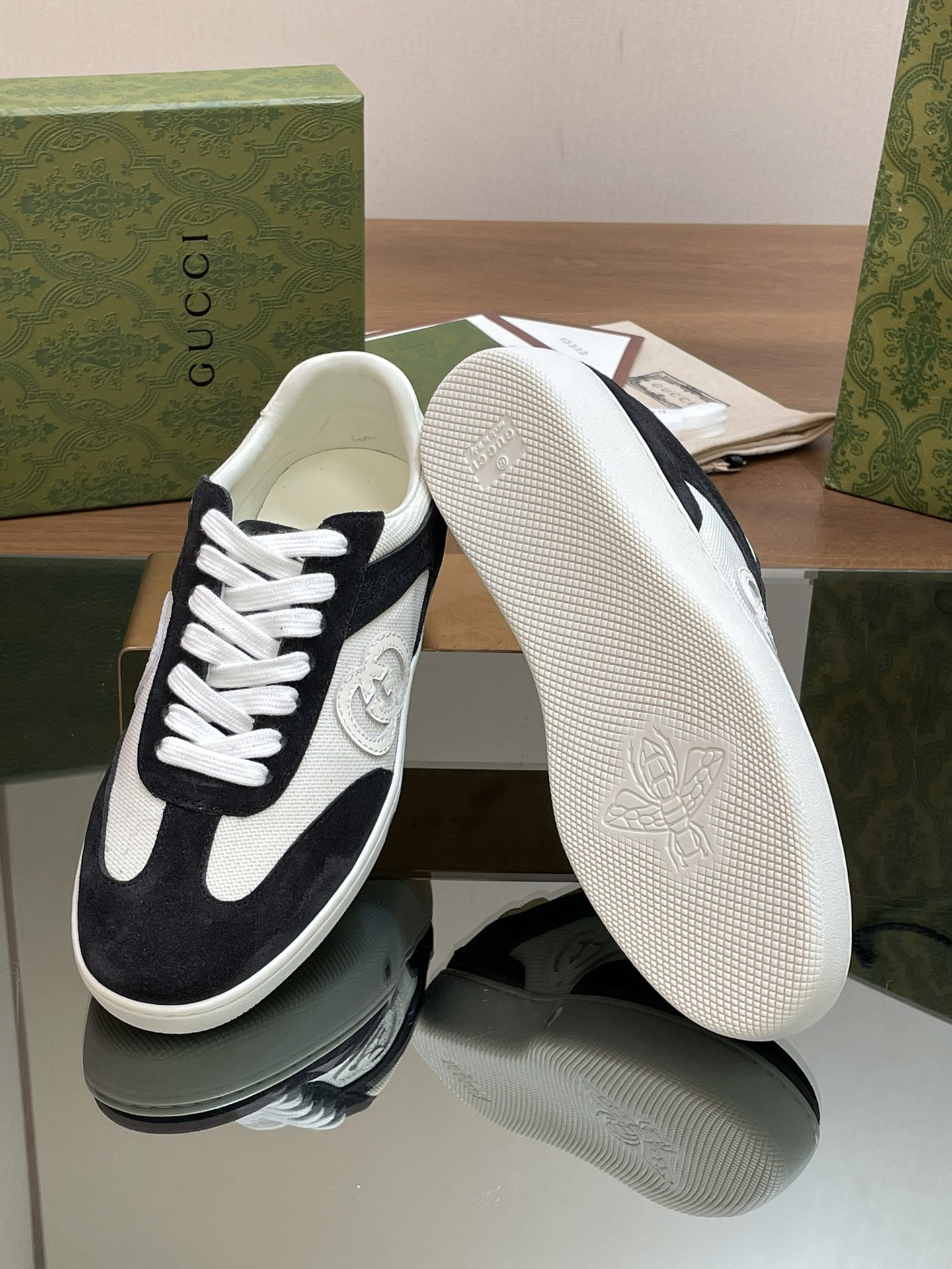 UA GUCCI INTERLOCKING G SNEAKER Black and White