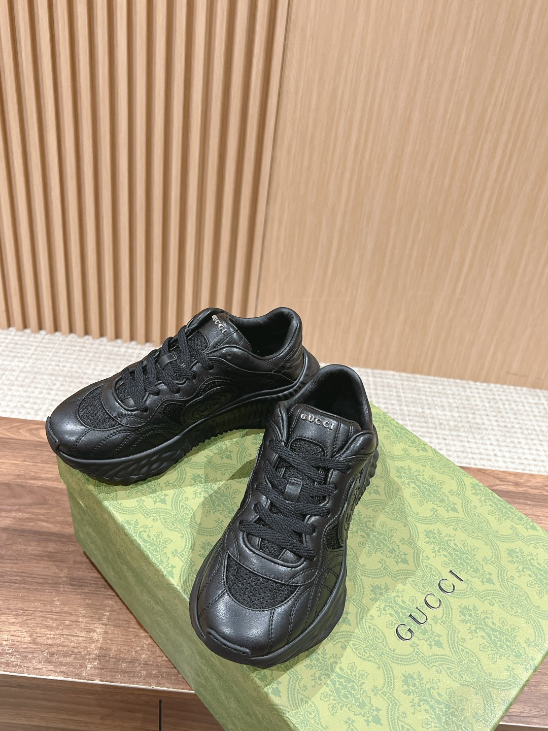 UA GUCCI RIPPLE SNEAKER