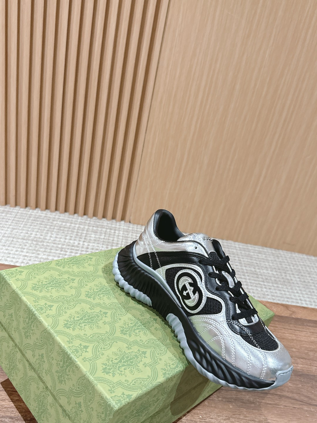 UA GUCCI RIPPLE SNEAKER