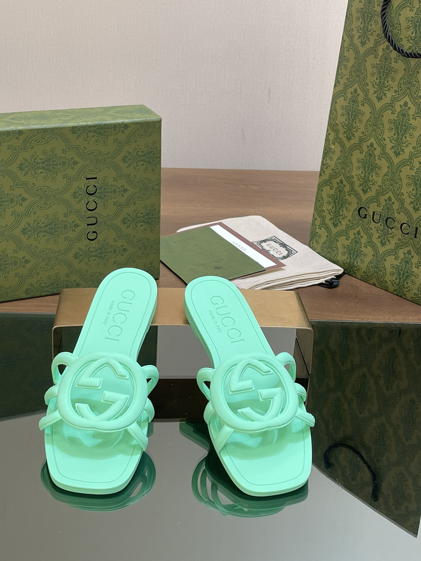 UA GUCCI INTERLOCKING G SLIDE SANDAL Pale Green