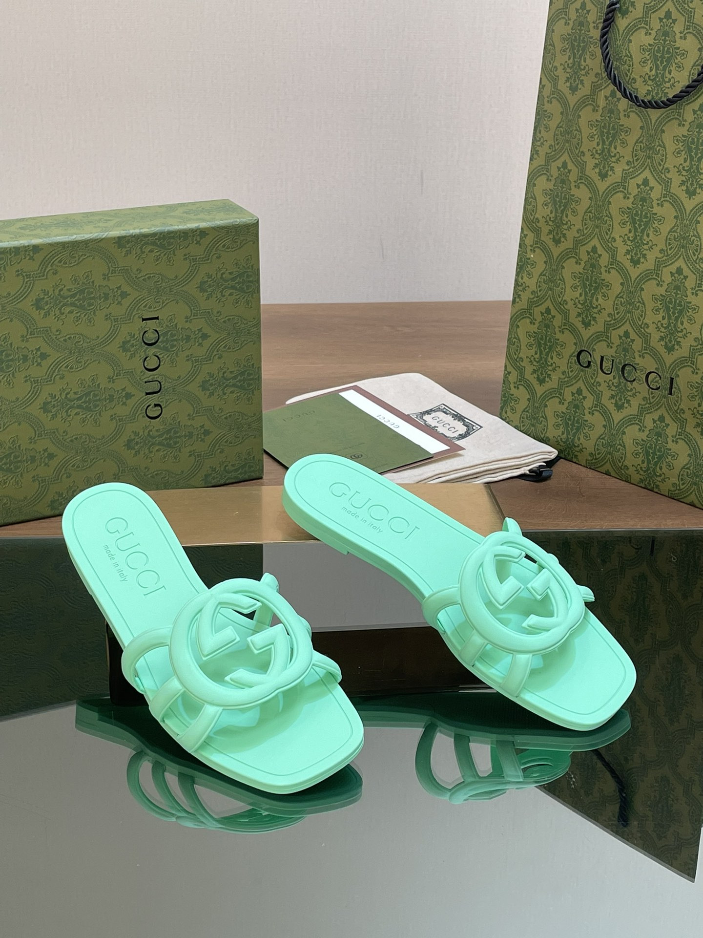 UA GUCCI INTERLOCKING G SLIDE SANDAL Pale Green