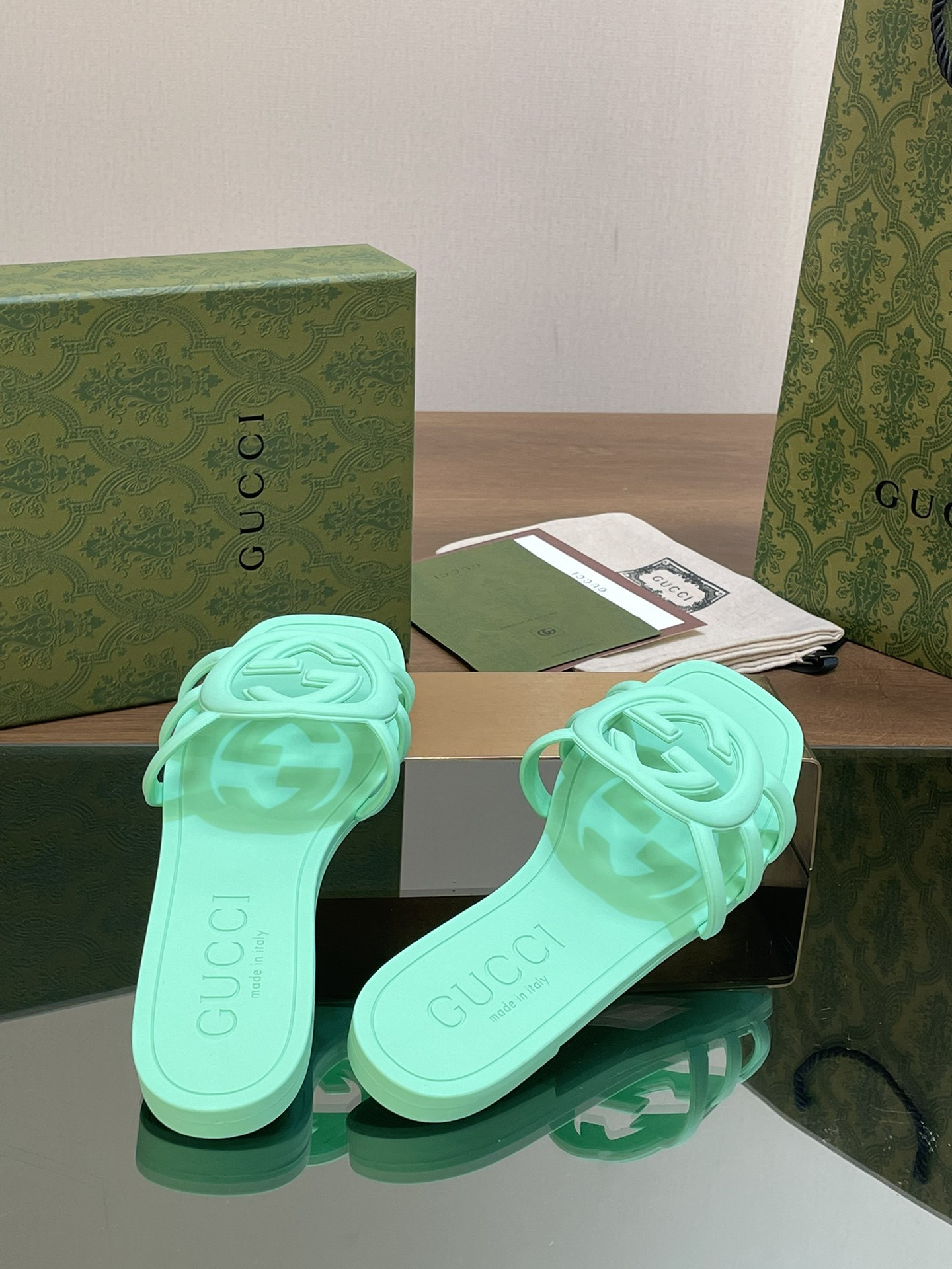 UA GUCCI INTERLOCKING G SLIDE SANDAL Pale Green