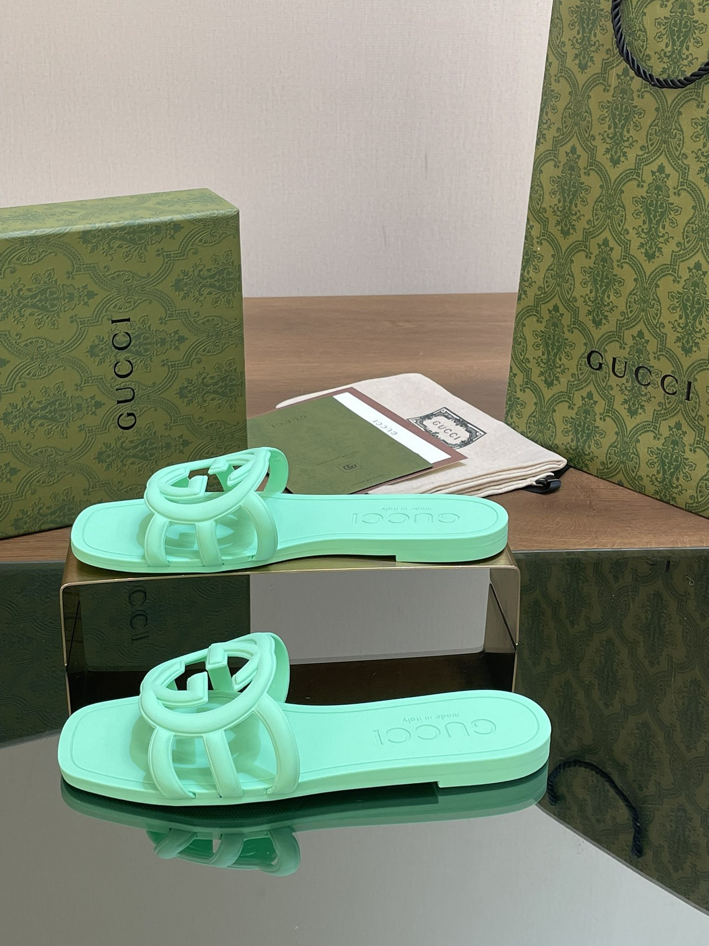 UA GUCCI INTERLOCKING G SLIDE SANDAL Pale Green