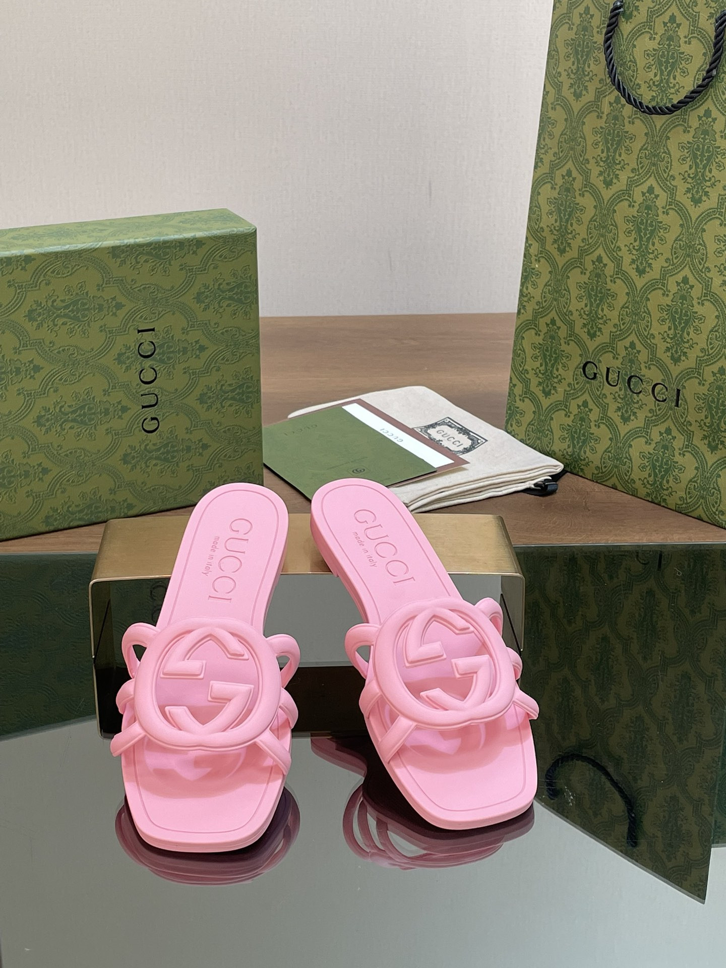 UA GUCCI INTERLOCKING G SLIDE SANDAL Pink