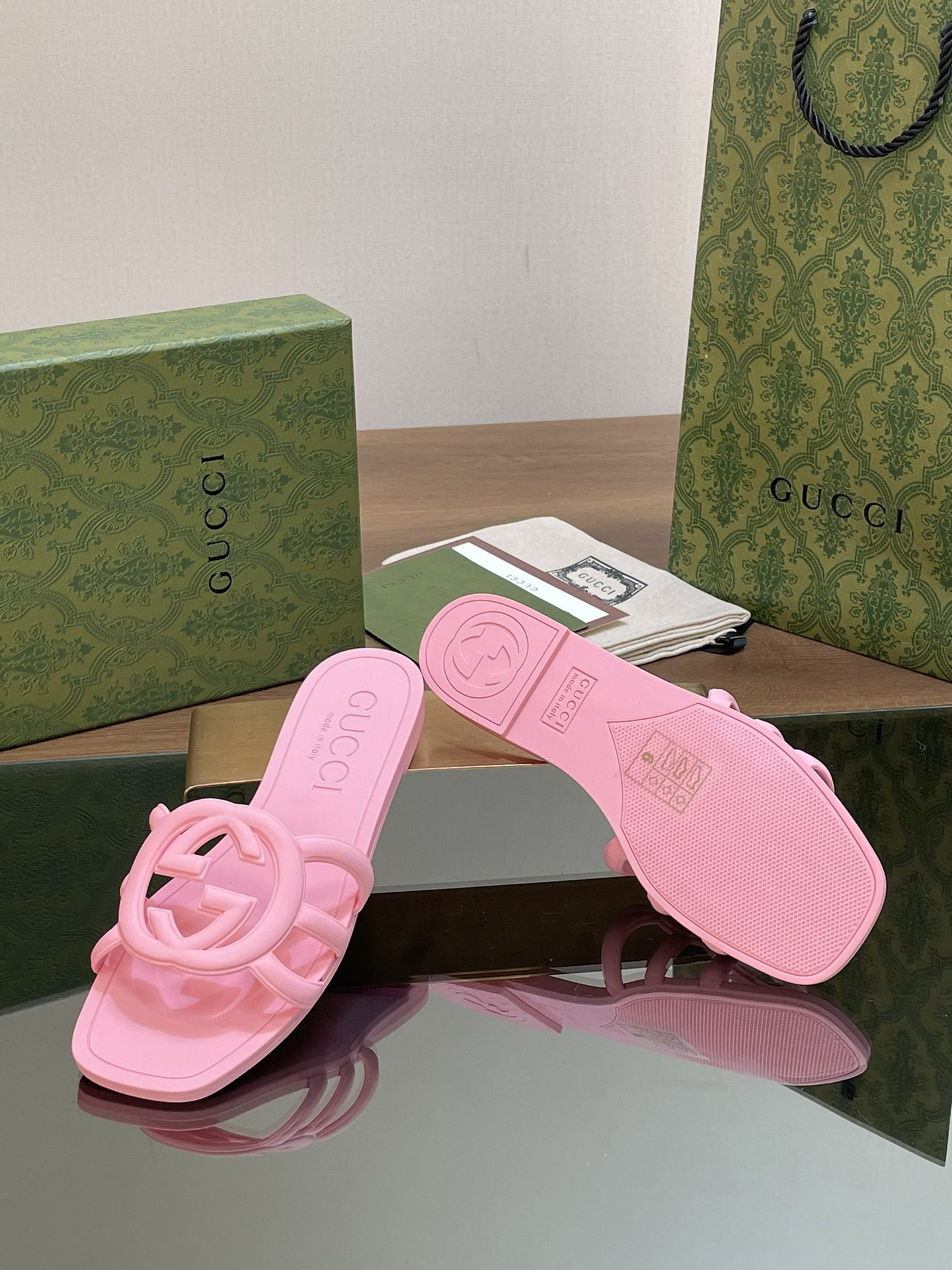 UA GUCCI INTERLOCKING G SLIDE SANDAL Pink
