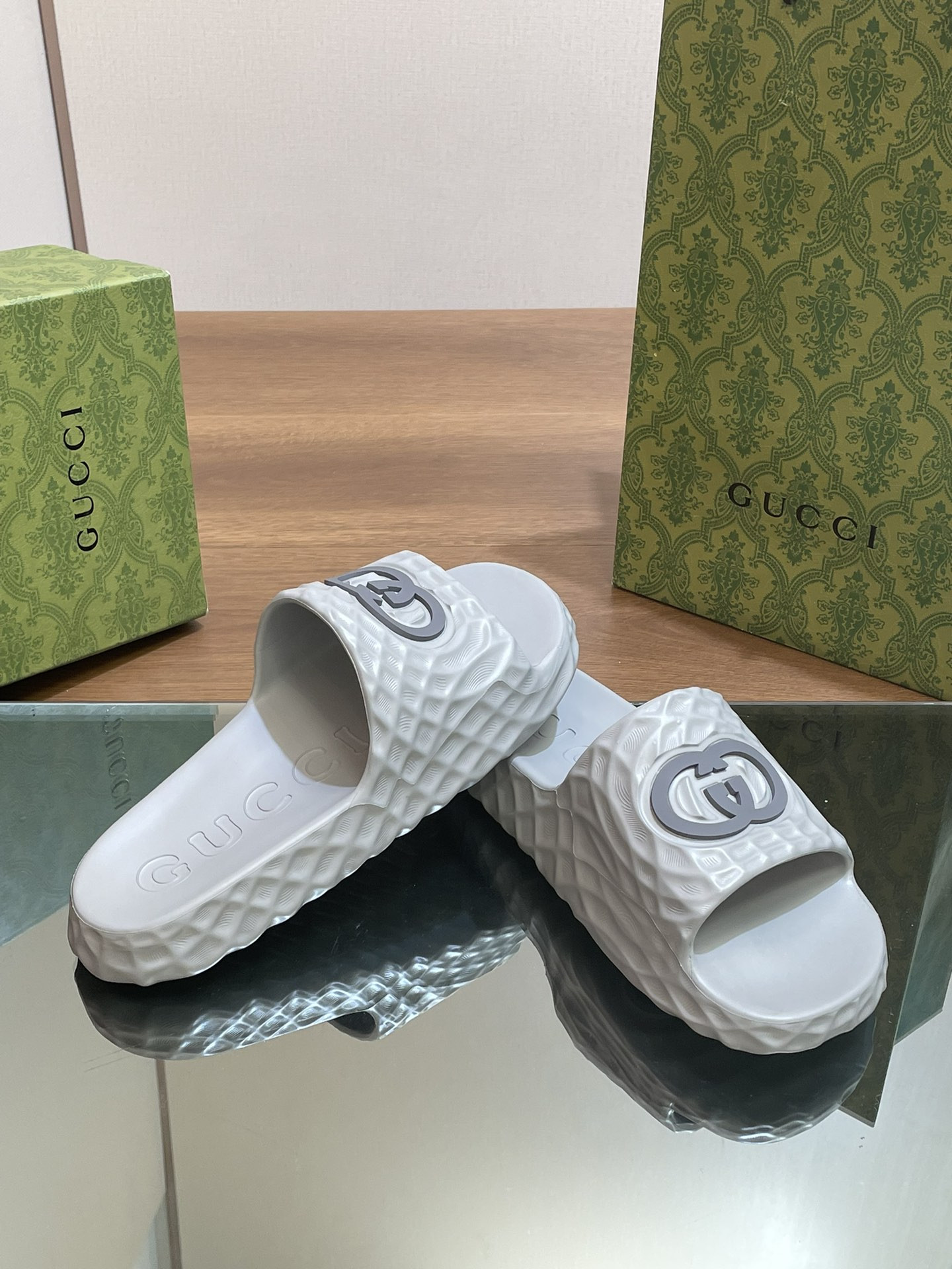 UA GUCCI INTERLOCKING G SLIDE SANDAL Gray