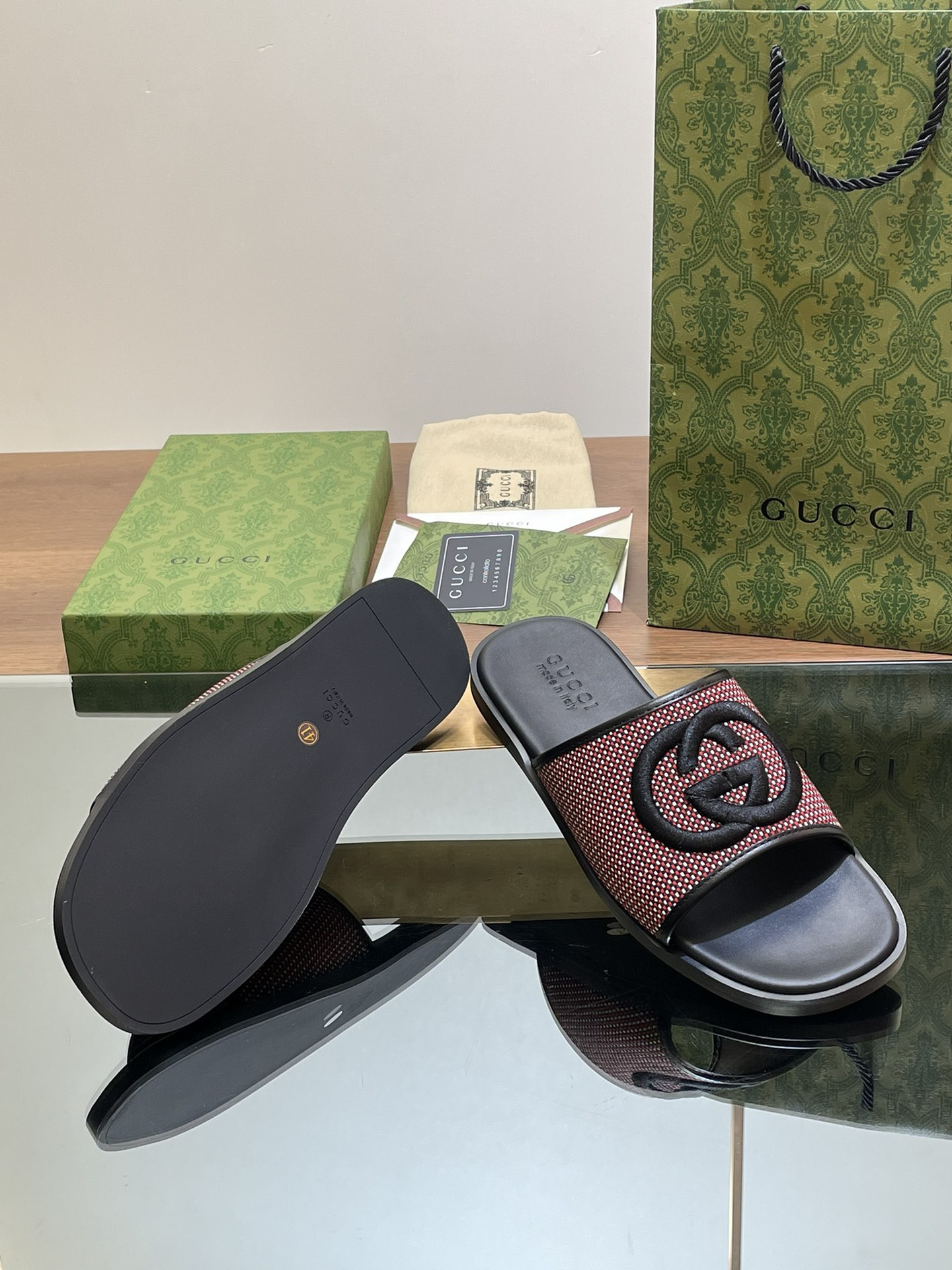 UA GUCCI INTERLOCKING G SLIDE SANDAL