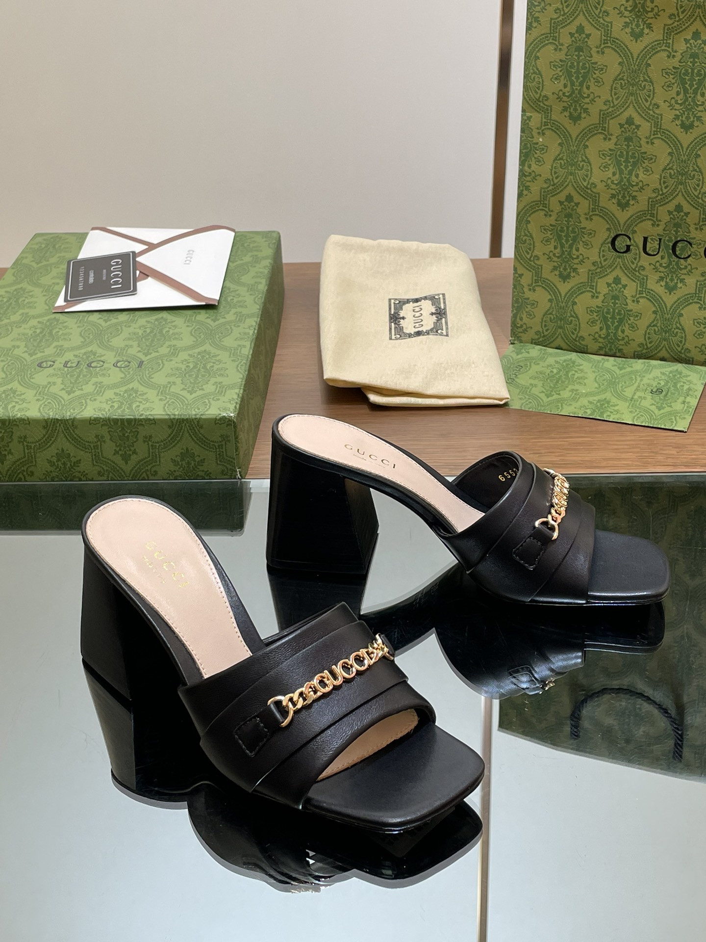 UA GUCCI SIGNORIA SLIDE SANDAL