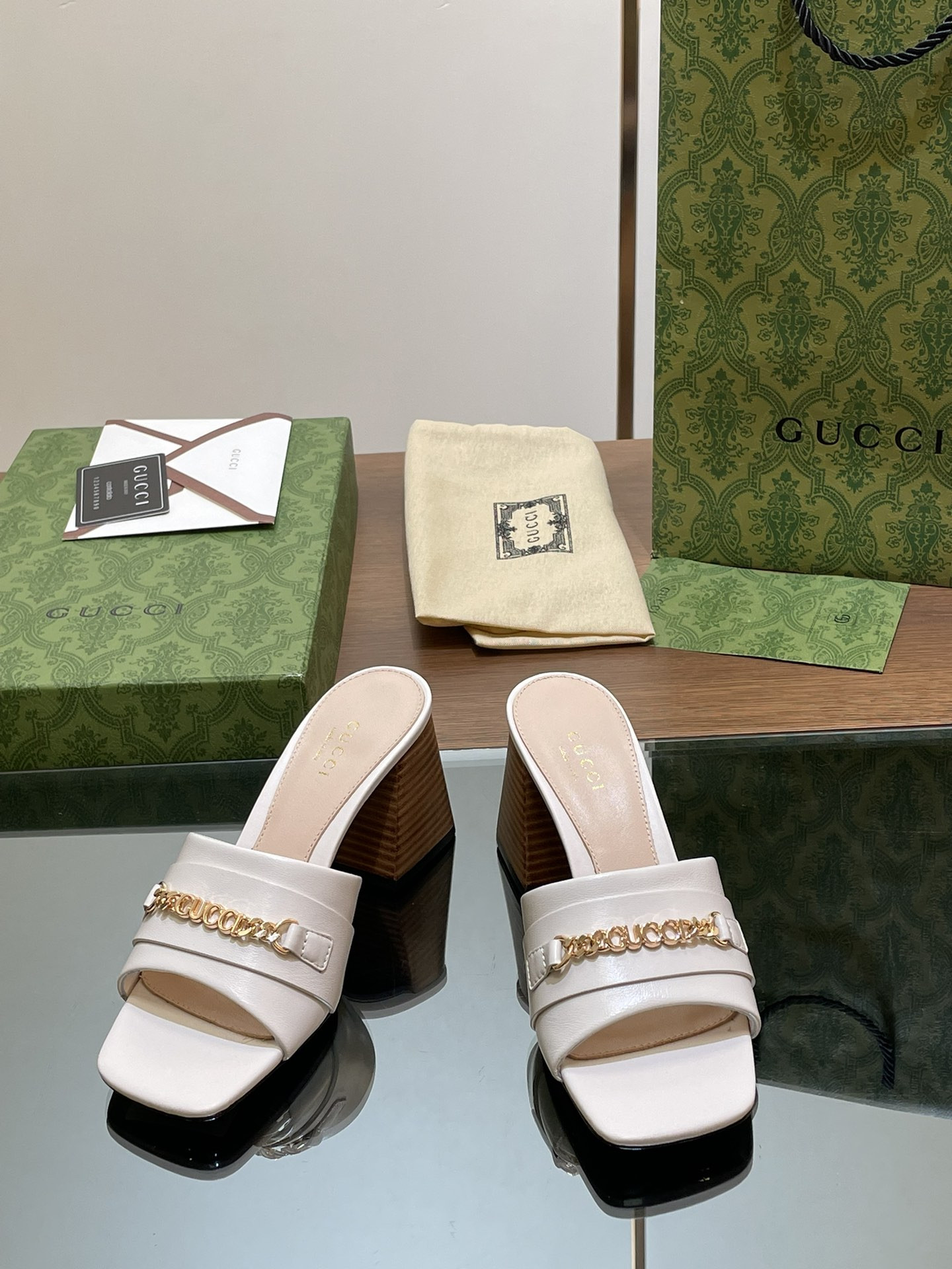 UA GUCCI SIGNORIA SLIDE SANDAL