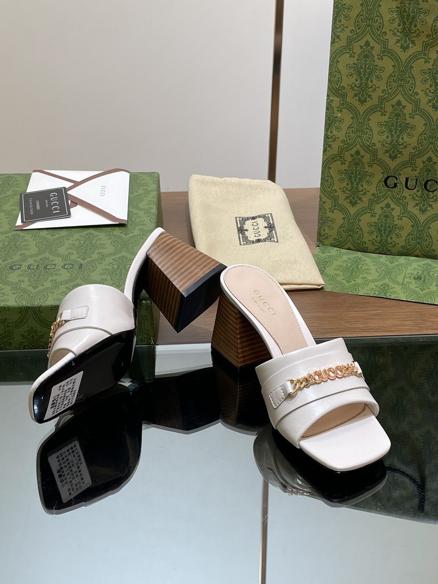 UA GUCCI SIGNORIA SLIDE SANDAL