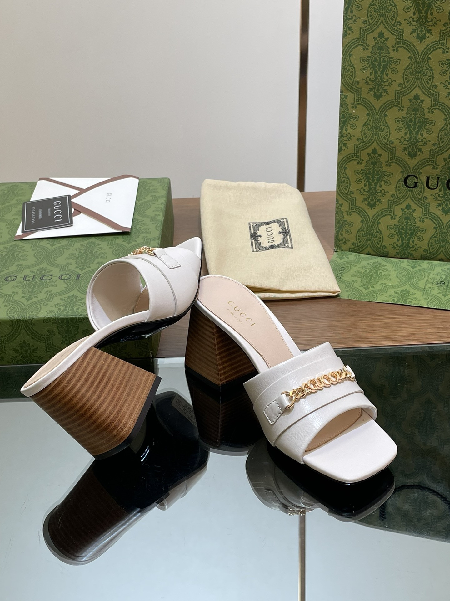 UA GUCCI SIGNORIA SLIDE SANDAL