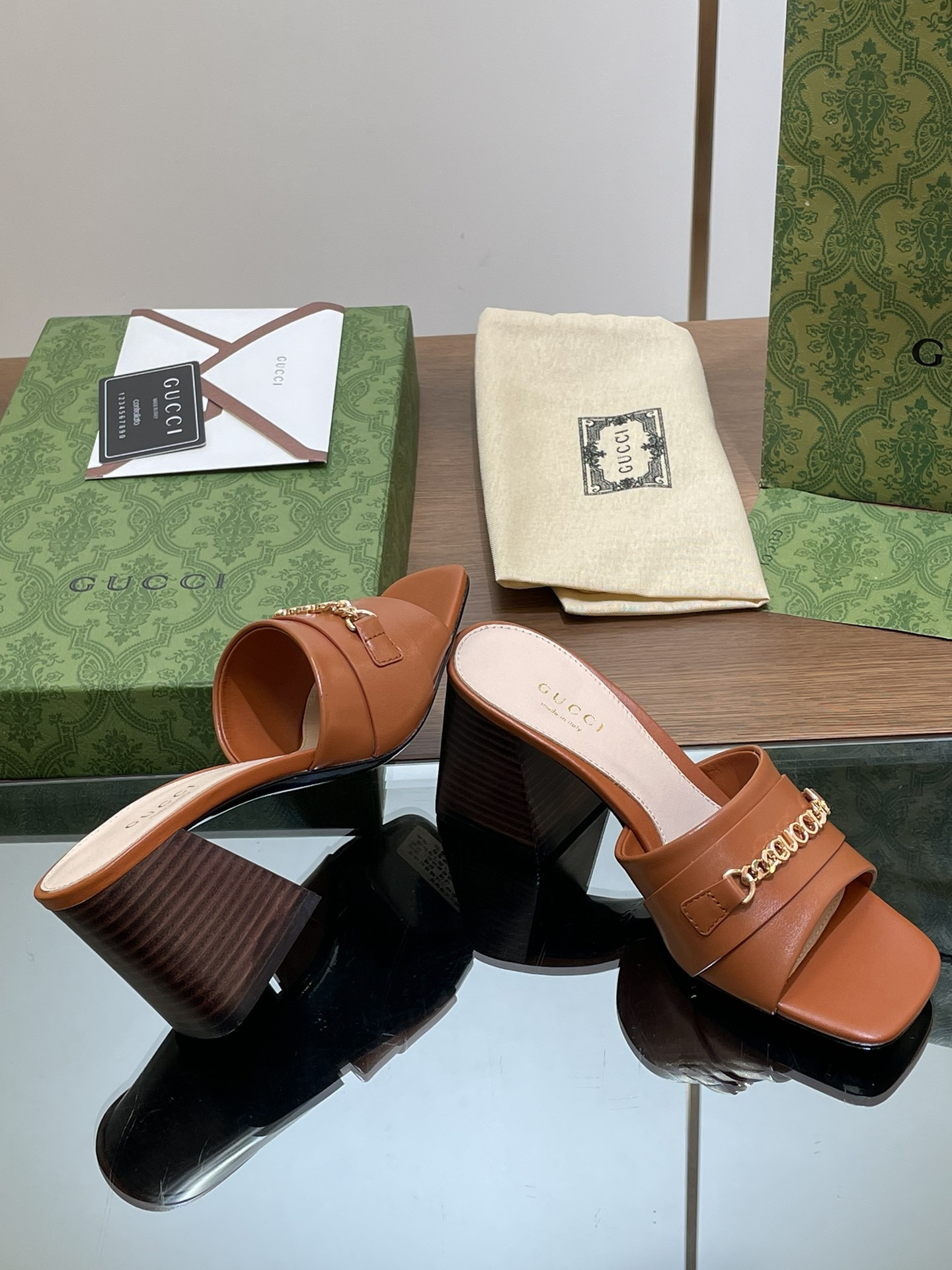 UA GUCCI SIGNORIA SLIDE SANDAL