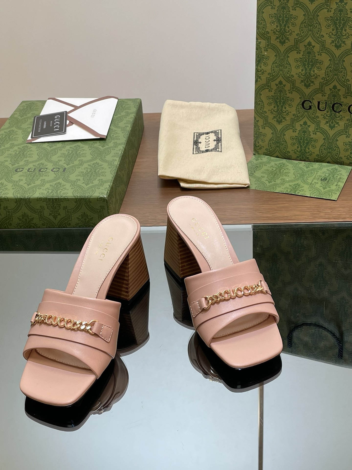 UA GUCCI SIGNORIA SLIDE SANDAL