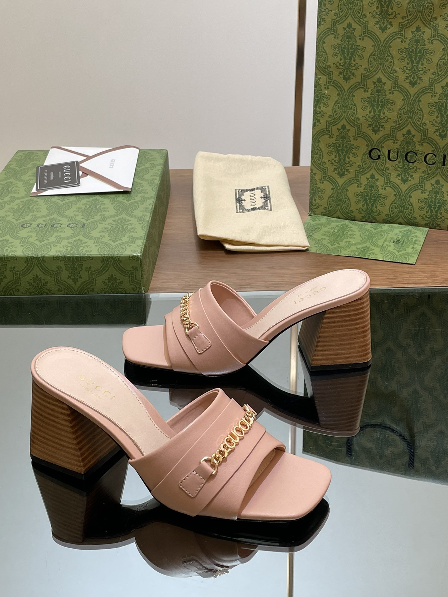 UA GUCCI SIGNORIA SLIDE SANDAL