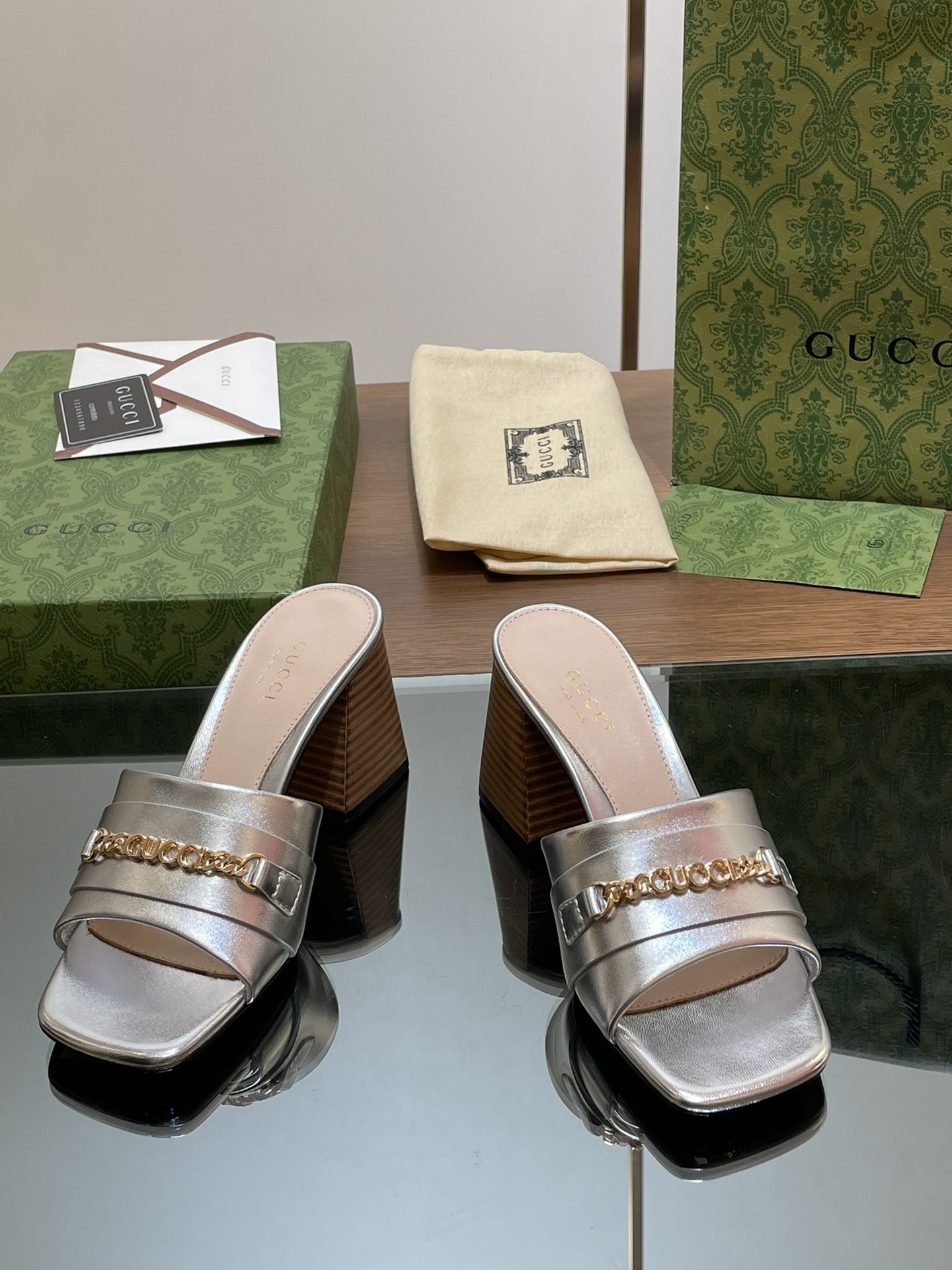 UA GUCCI SIGNORIA SLIDE SANDAL
