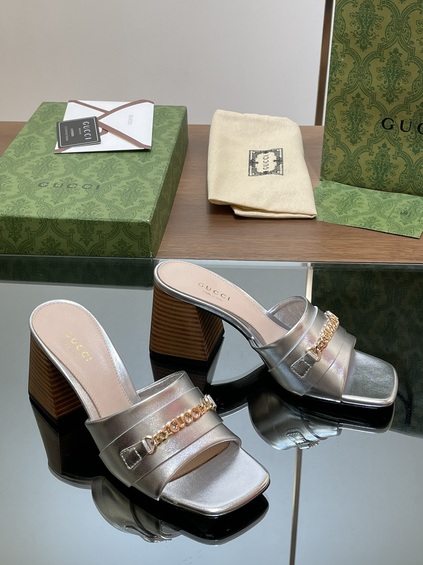 UA GUCCI SIGNORIA SLIDE SANDAL