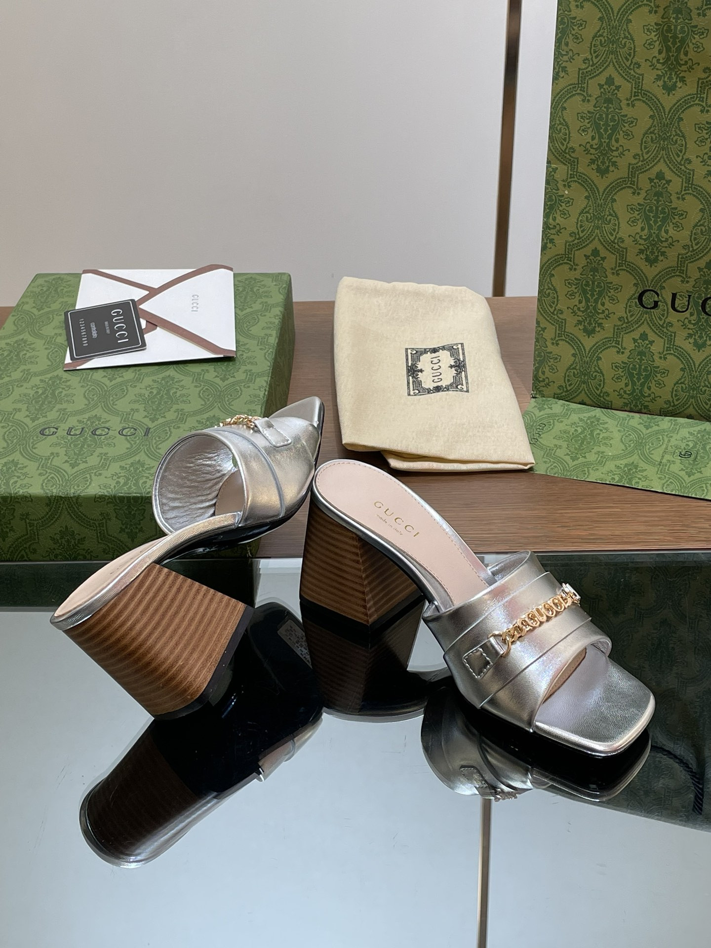 UA GUCCI SIGNORIA SLIDE SANDAL