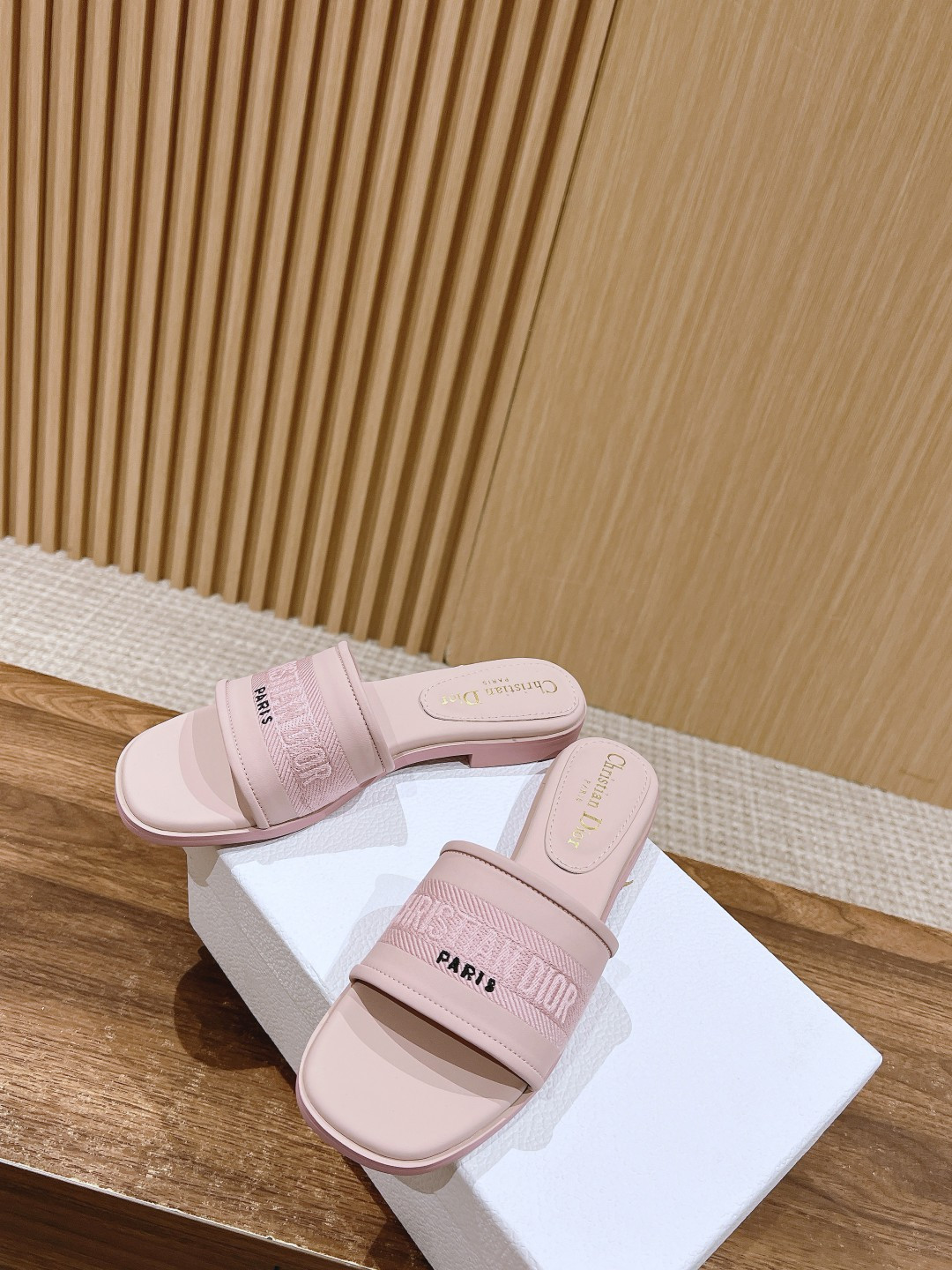 DIOR Dway Slide