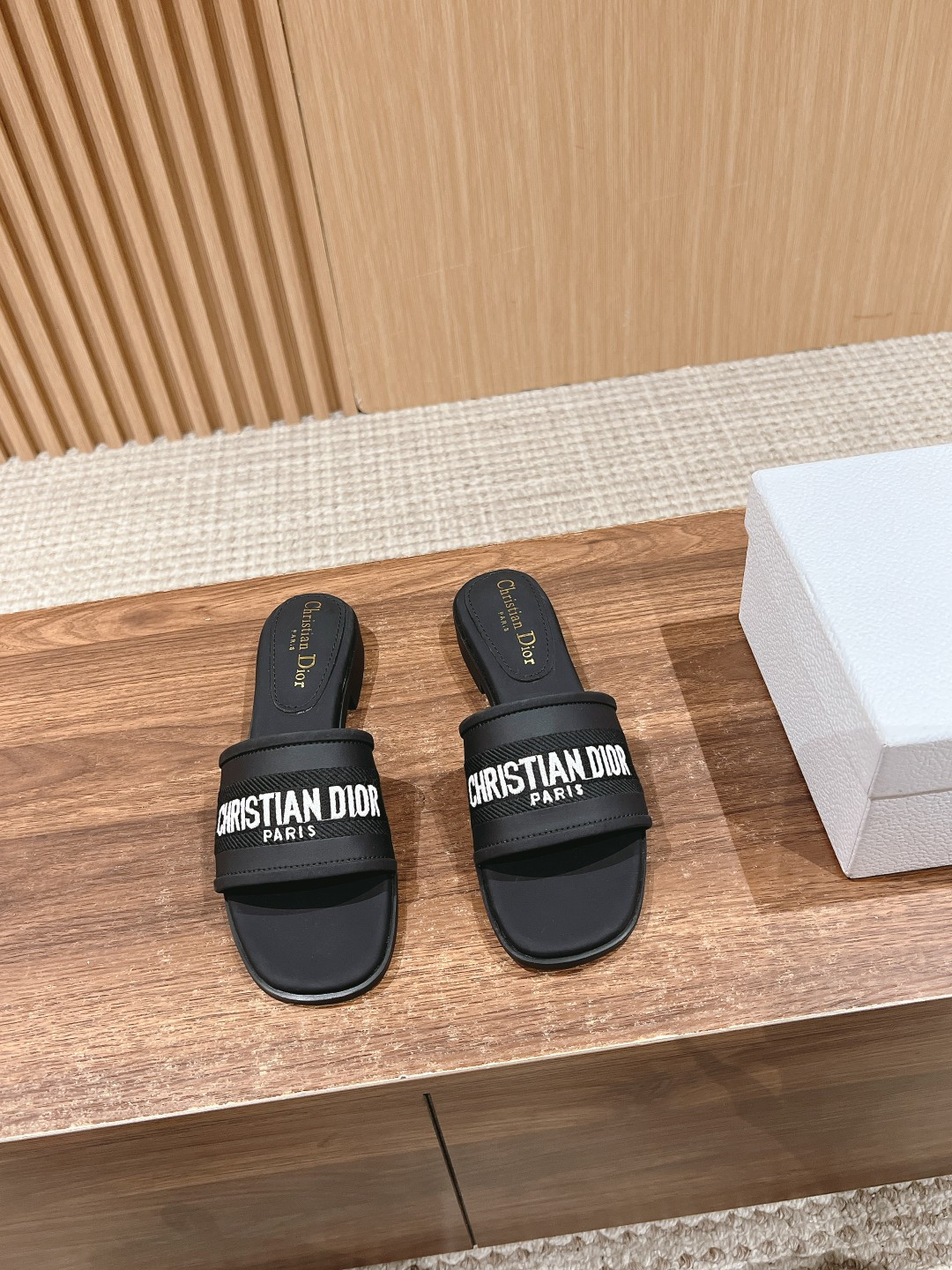 DIOR Dway Slide