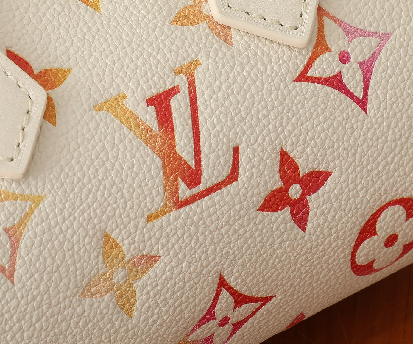 LV Nano Speedy M83452 6.3 x 3.9 x 3 in