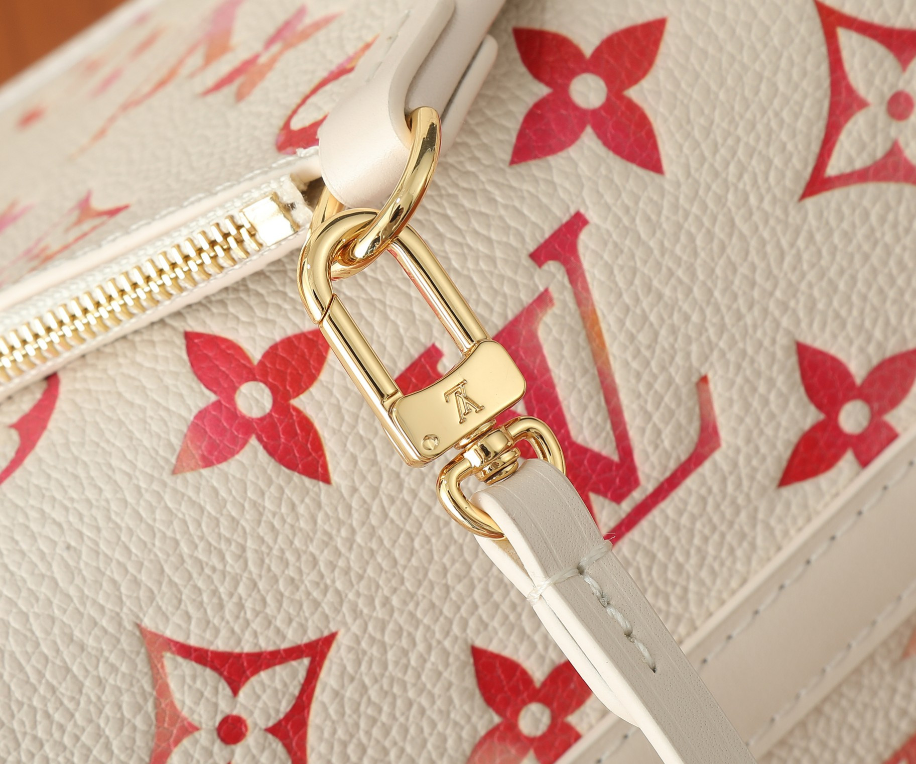 LV CarryAll PM M24652 11.6 x 9.4 x 4.7 in