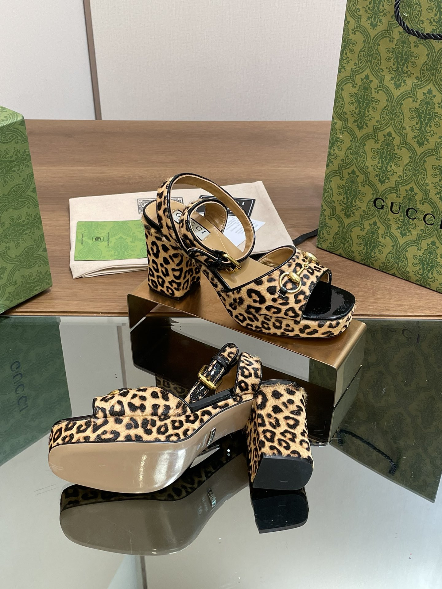 UA GUCCI HORSEBIT PLATFORM SANDAL