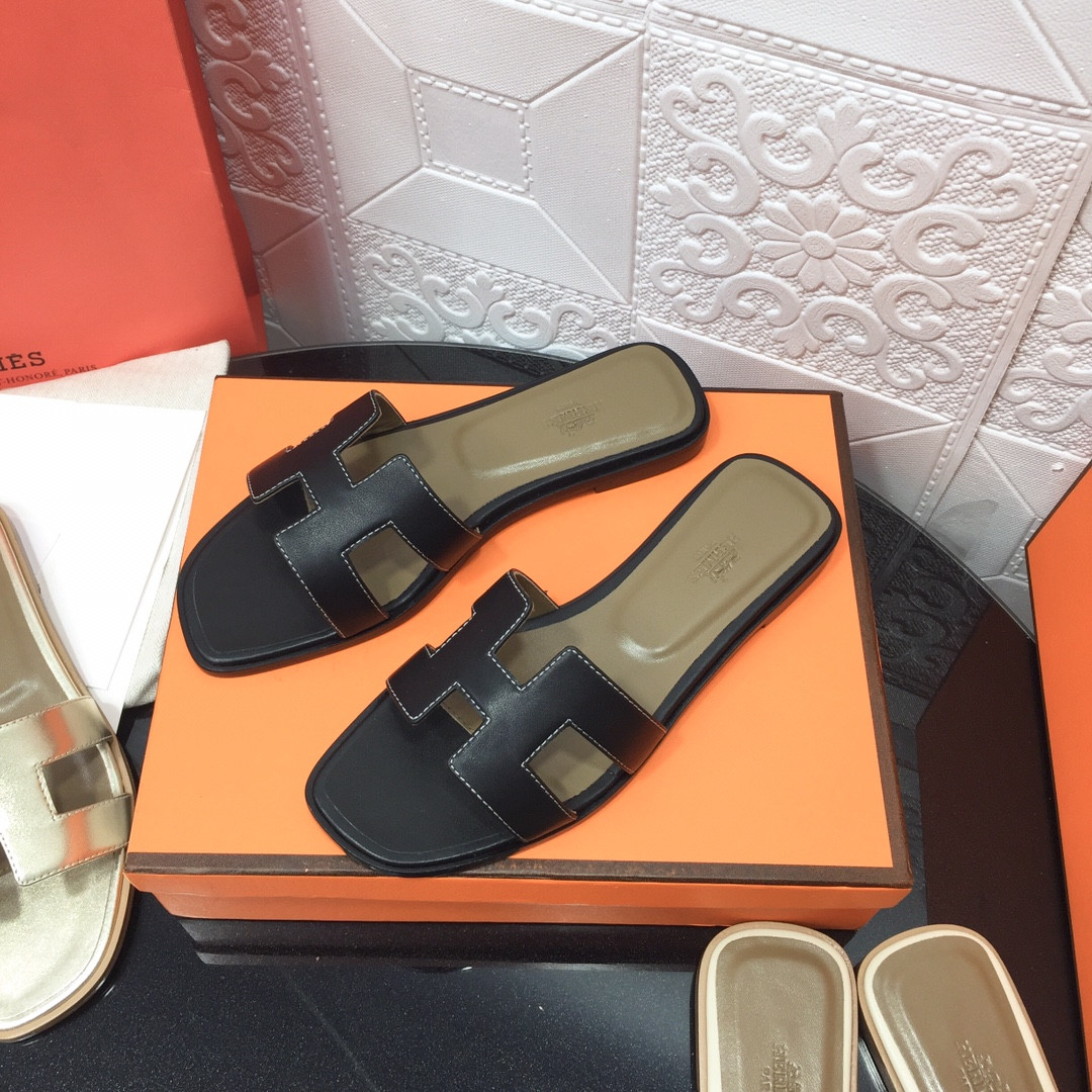 UA Hermès Oran sandal