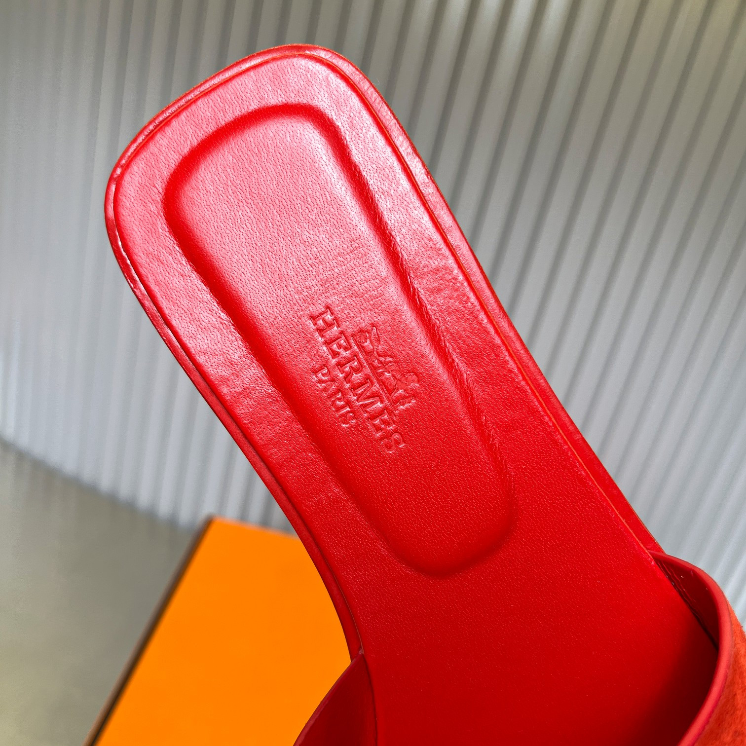 UA Hermès Oran sandal