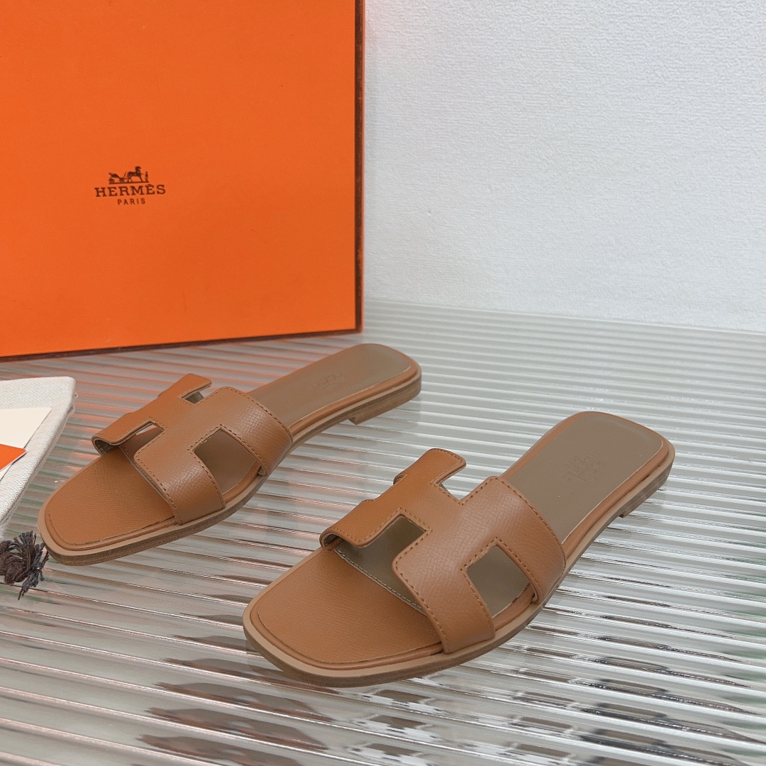 UA Hermès Oran sandal
