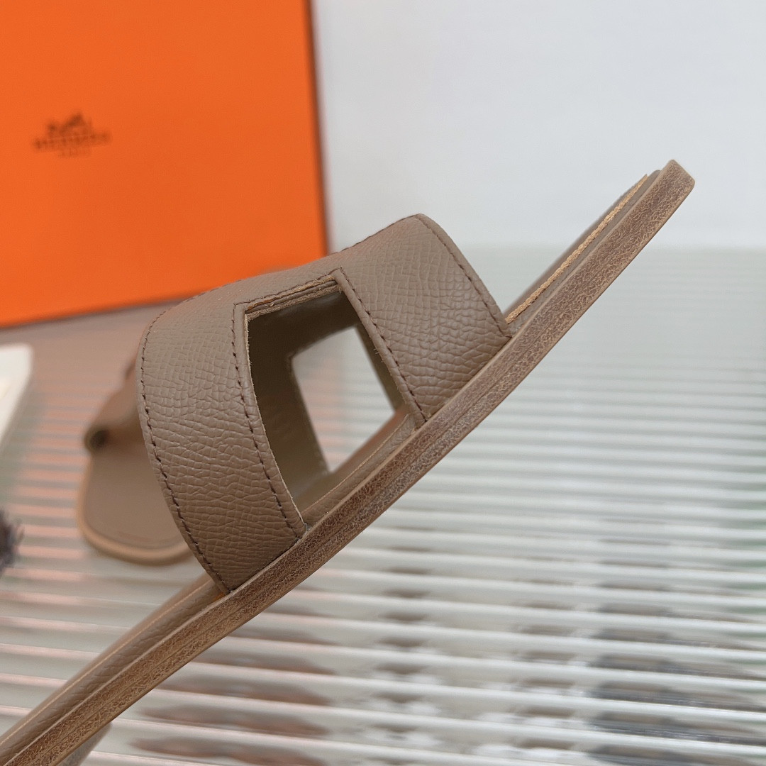 UA Hermès Oran sandal